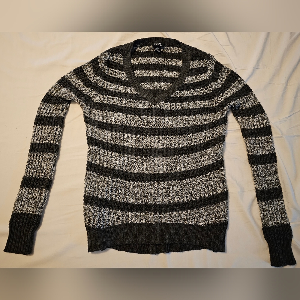 Rue 21 acrylic woman's sweater size small